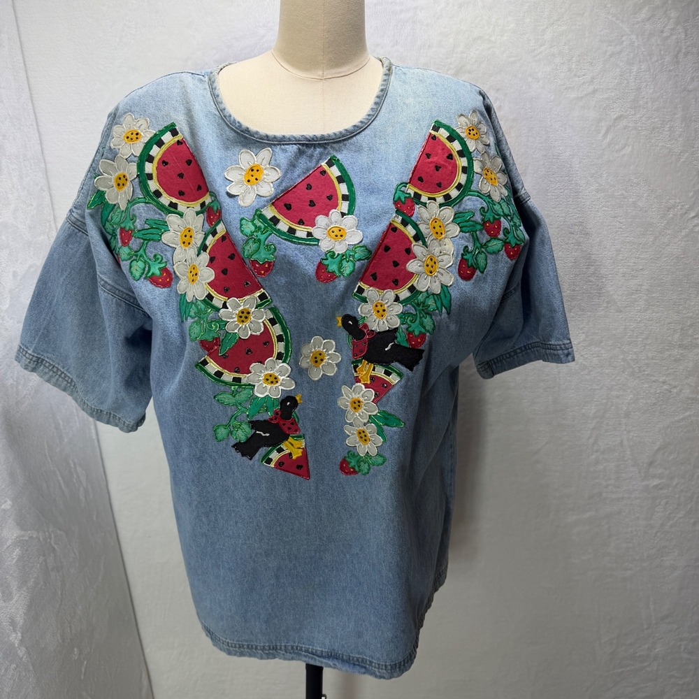 VTG‎ Denim Short Sleeve Top Floral Strawberry Embroidered Medium Wash Blue
